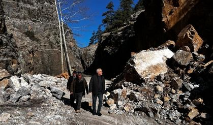 Kapuzbaşı Yolu’ndaki heyelana büyükşehirden anından müdahale