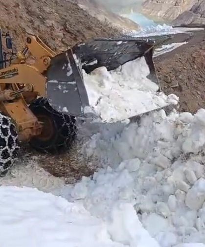 Bingöl'de Özel İdare ekipleri zorlu arazi şartlarında çalışmalarını sürdürüyor