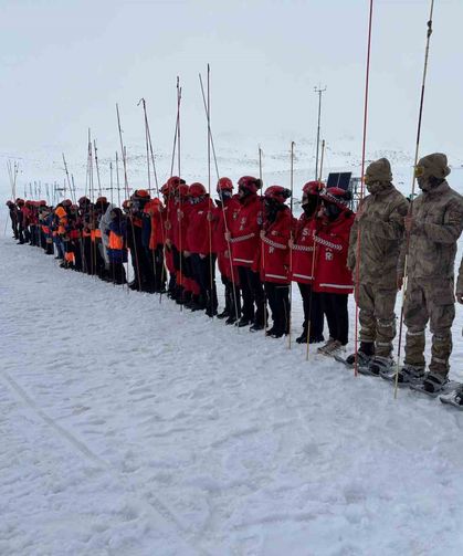 Hesarek Kayak Merkezi'nde gerçeğini aratmayan arama kurtarma tatbikatı