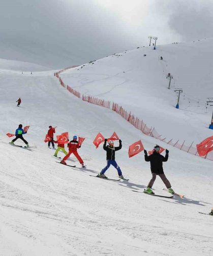 Hesarek Kayak Merkezi'nde ziyaretçi yoğunluğu