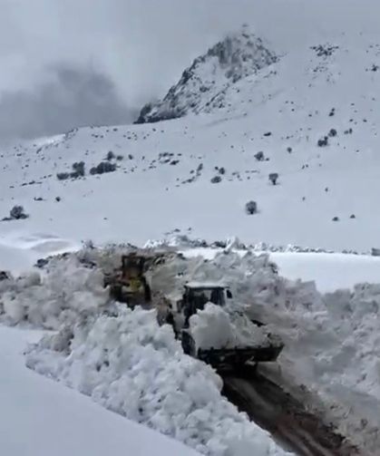 Yayladere'de iki metreyi bulan karla mücadele