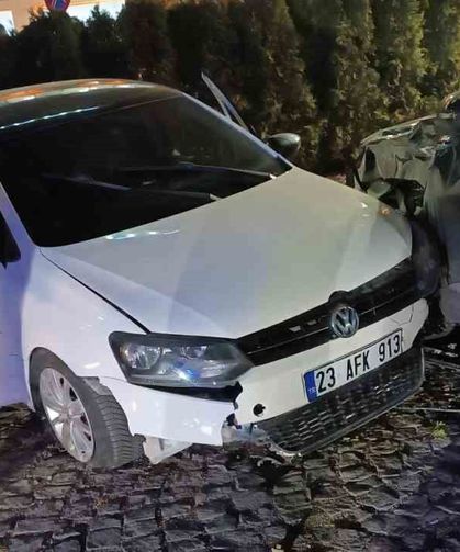 Bingöl'de iki otomobil çarpıştı: 4 yaralı