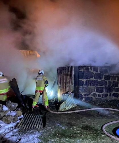 Bingöl'de odunlukta çıkan yangın paniğe neden oldu