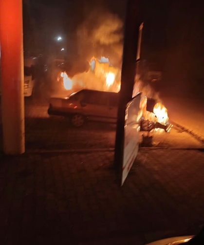 Bingöl'de park halindeki araç alevlere teslim oldu