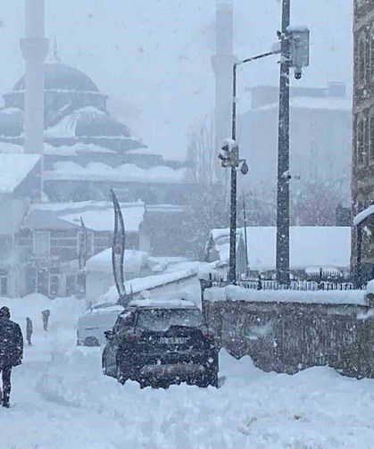Karlıova'da kar yağışı yeniden etkili oldu