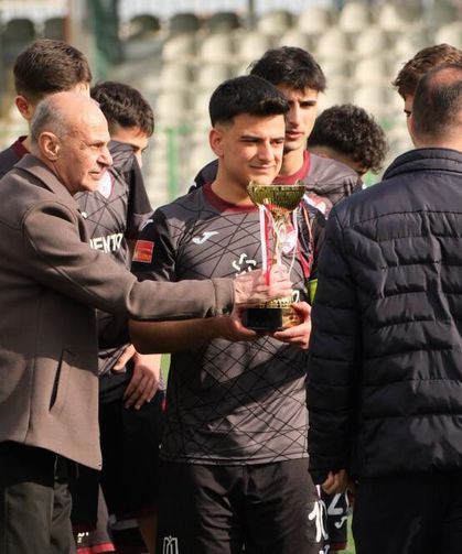 Seza Çimento Elazığspor U18 Takımı Şampiyon Oldu