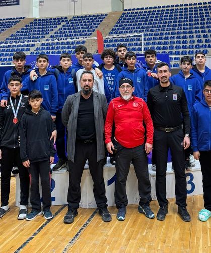 Elazığlı Güreşçilerden Van’da Büyük Başarı