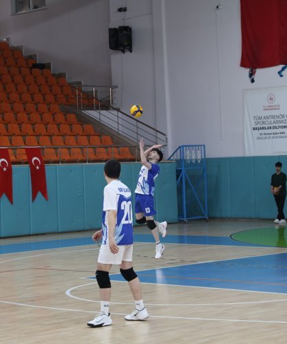 Elazığ’da Genç Erkekler Voleybol Grup Birinciliği Heyecanı Başladı