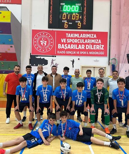 Ahmet Hamdi Tanpınar Ortaokulunun Futsal Başarısı
