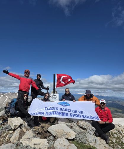 Elazığ'ın En Yüksek Zirvesinde Anlamlı 19 Mayıs Tırmanışı