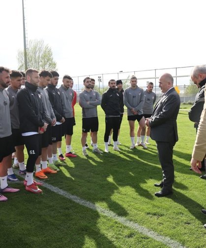 Vali Hatipoğlu Seza Çimento Elazığspor Kulübünü Ziyaret Etti
