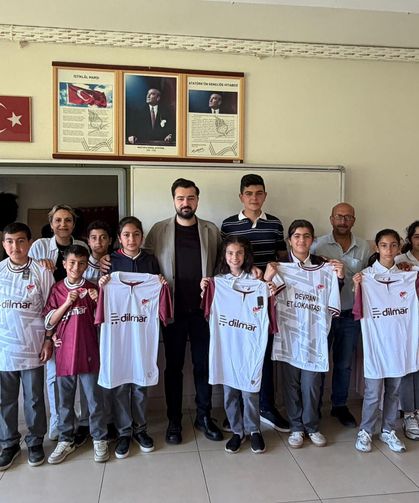 Devran Dilan Elmacı’dan Öğrencilere Elazığspor Forması