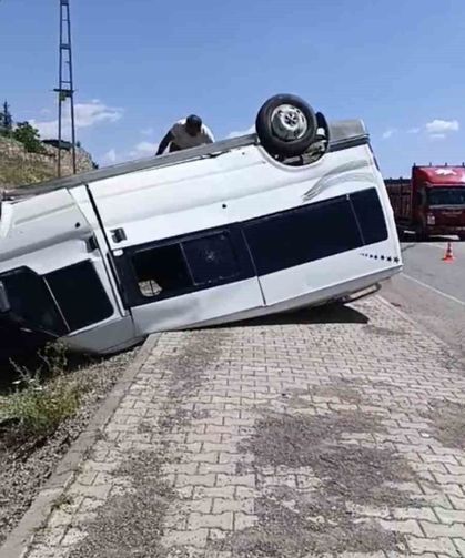 Minibüs takla attı: 1 yaralı
