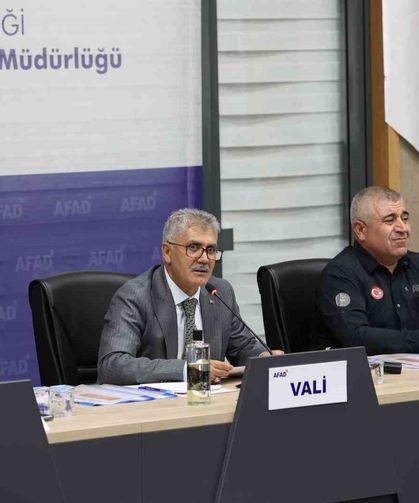 Vali Çelik: 'Ruhsatsız ve ruhsata aykırı hiçbir yapıya müsaade etmemeliyiz'