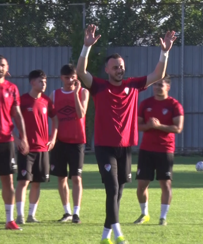 Antrenmanda Taraftarlar Şampiyonluk Meşalesini Yaktı