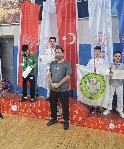 Elazığlı Arıkan, Karate Şampiyonasında Türkiye Birincisi Oldu