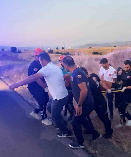 Bingöl'de otomobil yoldan çıktı: 2 yaralı