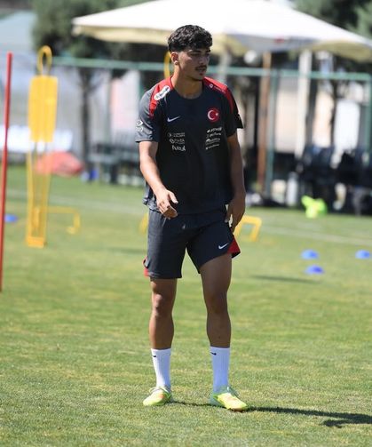 İsmail Esat Buğa U20 Milli Takımına Seçildi
