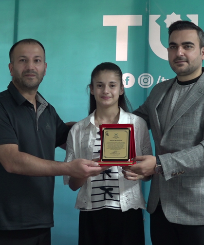 TÜGVA’dan Genç Boksör Elvin Dalkılıç’a ve Antrenörüne Plaket