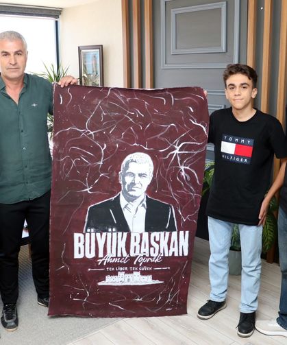 Minik Taraftarlardan Başkan Ahmet Toprak’a Anlamlı Hediye