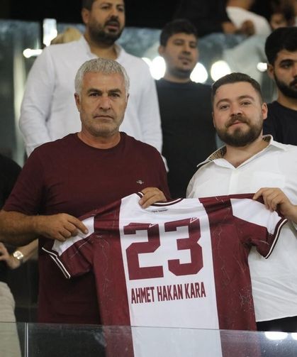 İş İnsanı Ahmet Hakan Kara’ya Bordo Beyazlı Forma Takdim Edildi