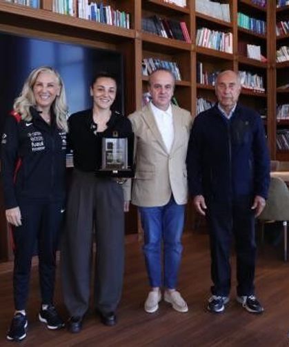 Hemşehrimiz Fethi Demircan ve Didem Karagenç’ten Kadın A Milli Takım’a Ziyaret