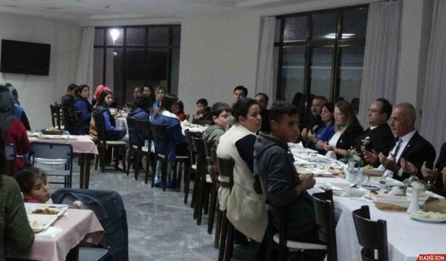 Kaymakam Aksoy, depremzedeler ile iftar yaptı
