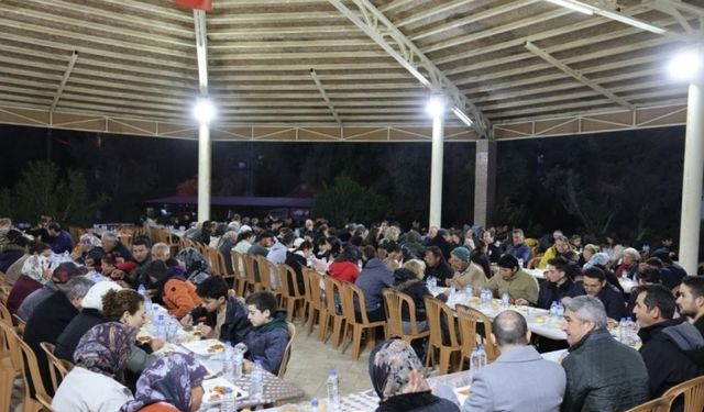 Marmaris Belediyesi, Çamlı Mahallesi’nde iftar yemeği verdi