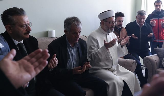 Diyanet İşleri Başkanı Erbaş ve Vali Aksoy şehidin evini ziyaret etti