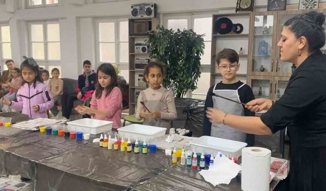 Özel öğrenciler sanatla akranlarıyla bağ kuruyor