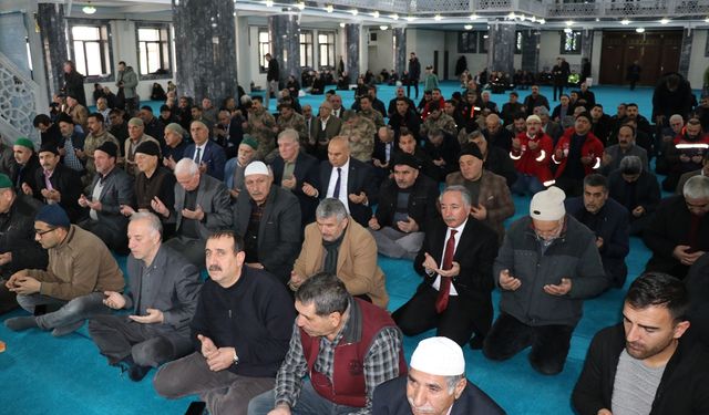 Doğu Anadolu'da 4 ilde 6 Şubat depremlerinde hayatını kaybedenler anıldı