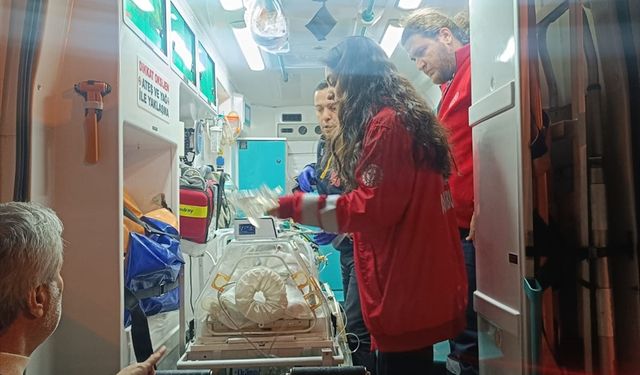 Ambulans uçak Muş'ta yeni doğan bebek için havalandı