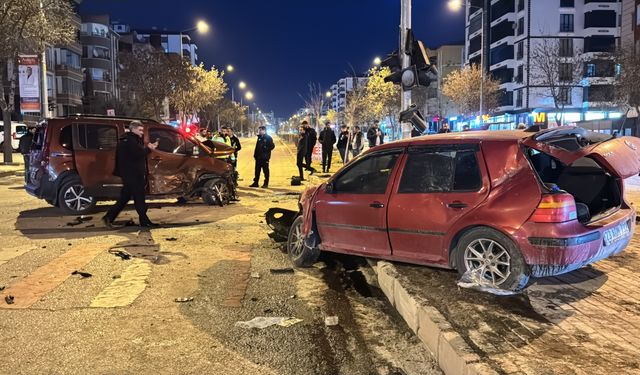 Elazığ'da trafik kazasında yaralanan kişi, tedavi gördüğü hastanede öldü