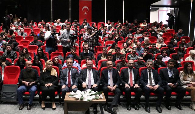 Erzurum'da "Bilişim Çağında Dezenformasyon" konferansı düzenlendi