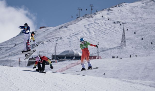 FIS Dünya Snowboard Kupası Erzurum'da başladı