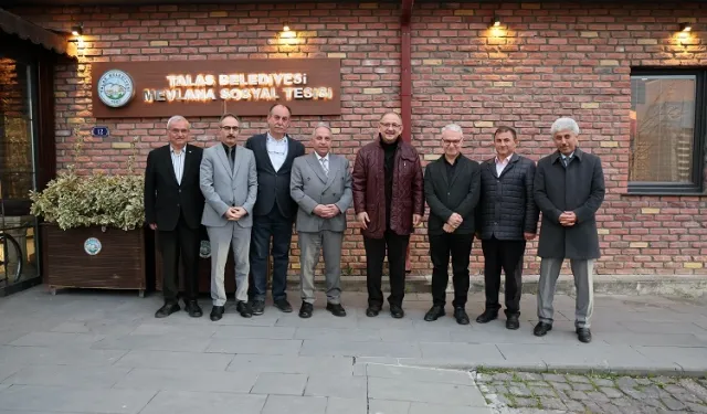Mehmet Özhaseki İkram Sofrası'nda