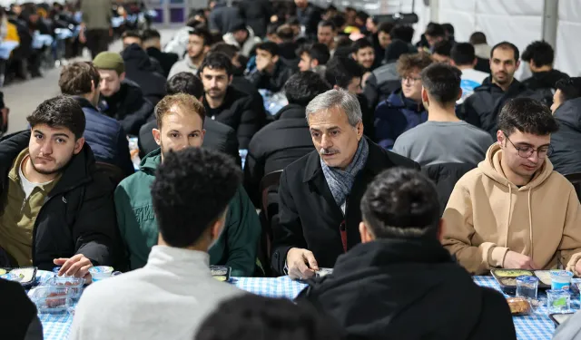Sakarya'da Başkan Alemdar, gençlerle bir araya geldi