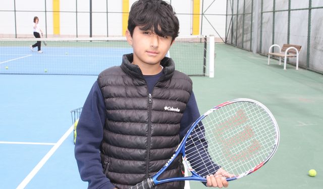 Vanlı öğrenciler, tenis şampiyonasına hazırlanıyor