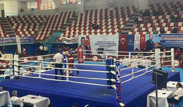 Ağrı'da düzenlenen Genç Erkekler Türkiye Ferdi Boks Şampiyonası sona erdi