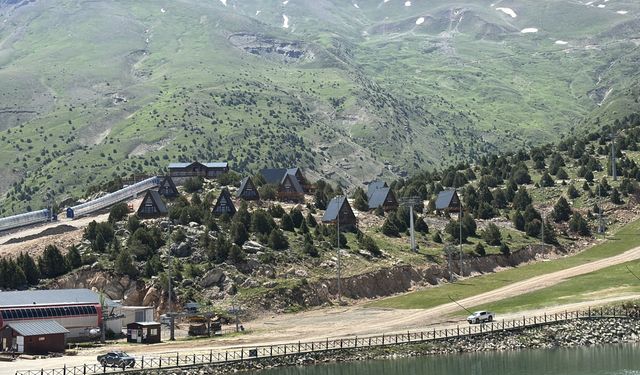 Erzincan'daki kayak merkezinin konaklama sorununu çözecek tesiste çalışmalar sürüyor