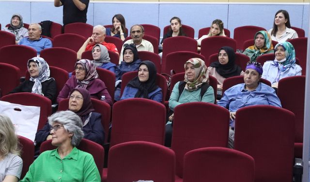 Liseden beri kopmayan bağla hem dünür hem üniversitede sınıf arkadaşı oldular