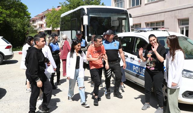 Özel gereksinimli öğrenciler polis rehberliğinde "üniversiteli" oldu