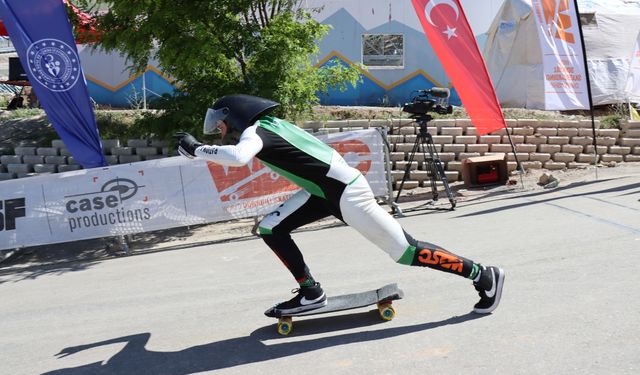 Dünya Kaykay İniş Şampiyonası, Erzincan'da başladı
