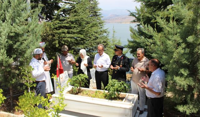 Ağın'da 15 Temmuz şehidi kabri başında anıldı
