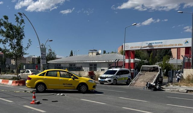 Ağrı'da taksi ile çarpışan motosikletteki karı koca hayatını kaybetti