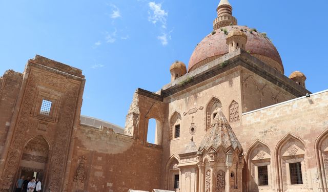 Ağrı'daki İshak Paşa Sarayı geleneksel Türk sanatlarına ev sahipliği yaptı