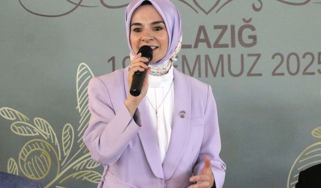 Bakan Göktaş, Elazığ'da "Şehrin Kadınları ile Nesilden Nesile Aile" programında konuştu: