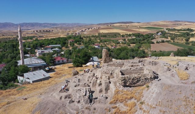 Elazığ'da arkeolojik kazılarda 6 bin yıllık tapınak alanı bulundu