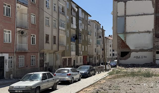 Elazığ'da çöp konteynerinde yeni doğmuş bebek bulundu