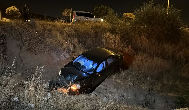 Elazığ'da devrilen otomobildeki 5 kişi yaralandı